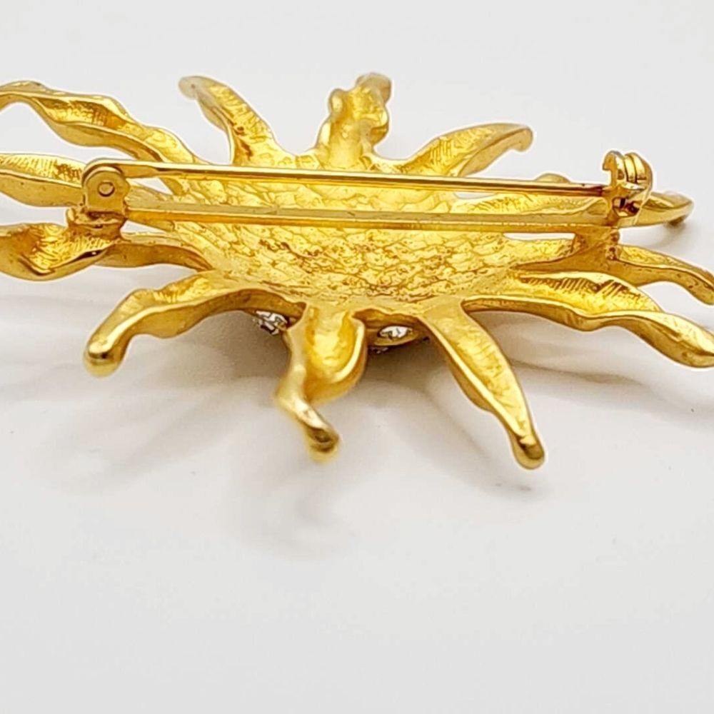 Vintage gold rhinestone smiling sun brooch - Picture 7 of 8